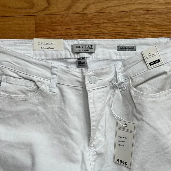 Judy Blue Boyfriend Fit White Jeans Cuffed Ankle Cropped Denim 11/30 - Picture 3 of 4